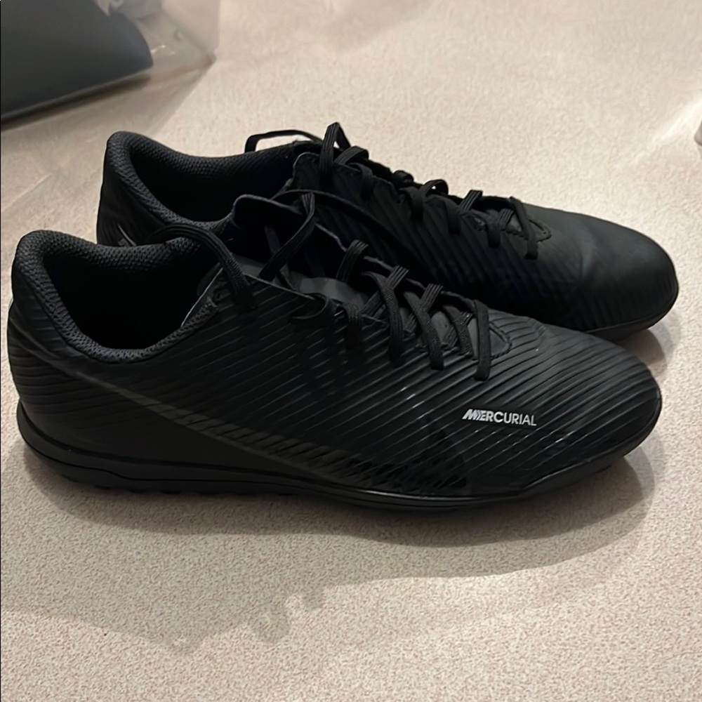 Nike Mens Mercurial Vapor 15 Club TF used size 6 Indoor turf shoes